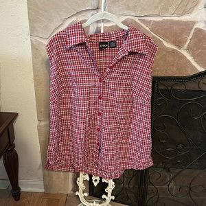 Red Erika Woman Sleeveless button up shirt size 2X